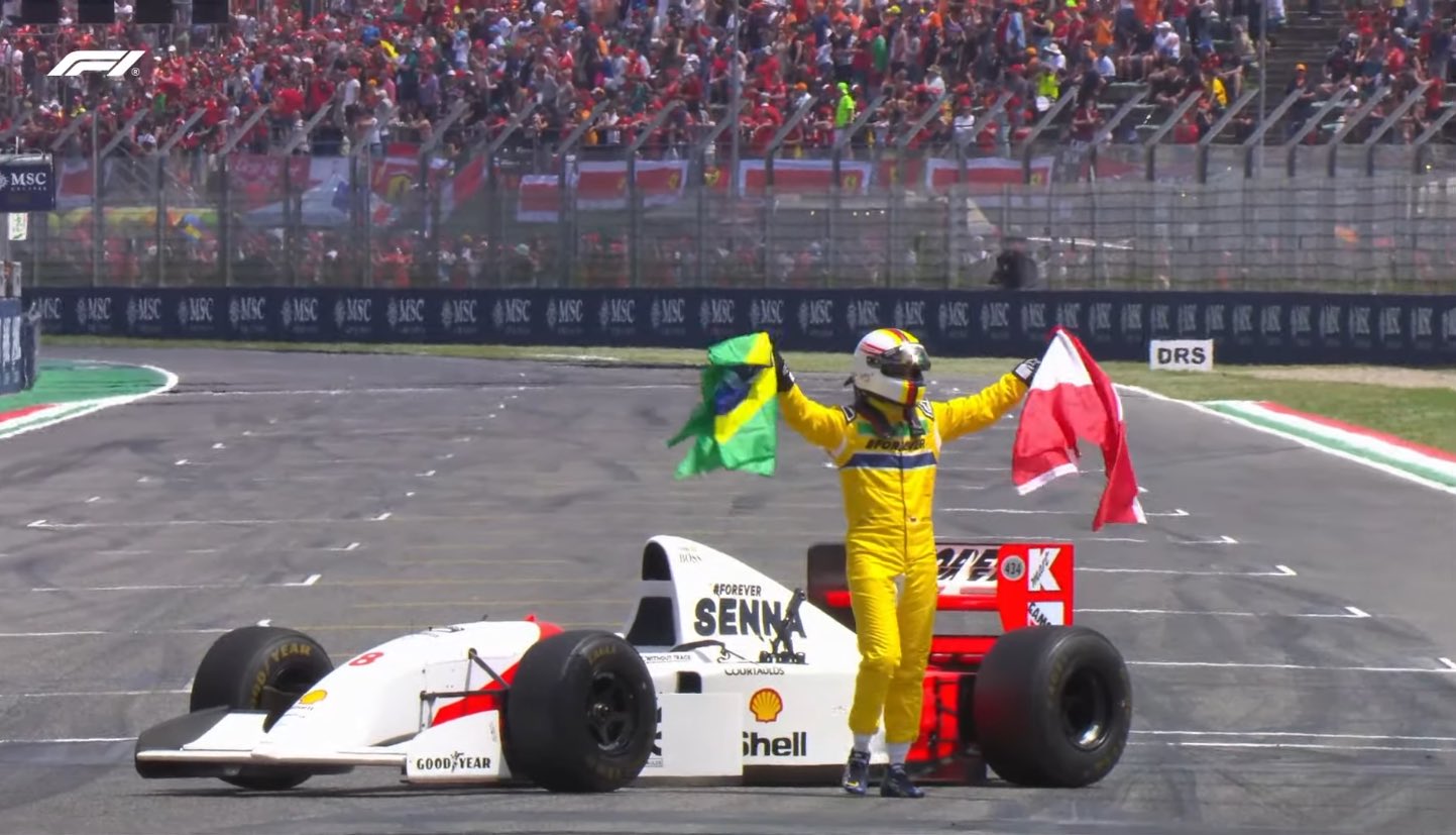 Vettel explica gesto com bandeira austríaca em Ímola: “Era o que Senna queria fazer”