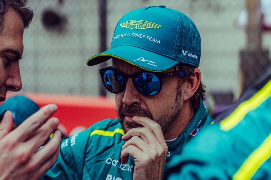 Alonso descarta una ‘implosión’ en Red Bull: “Son noticia porque ganan”