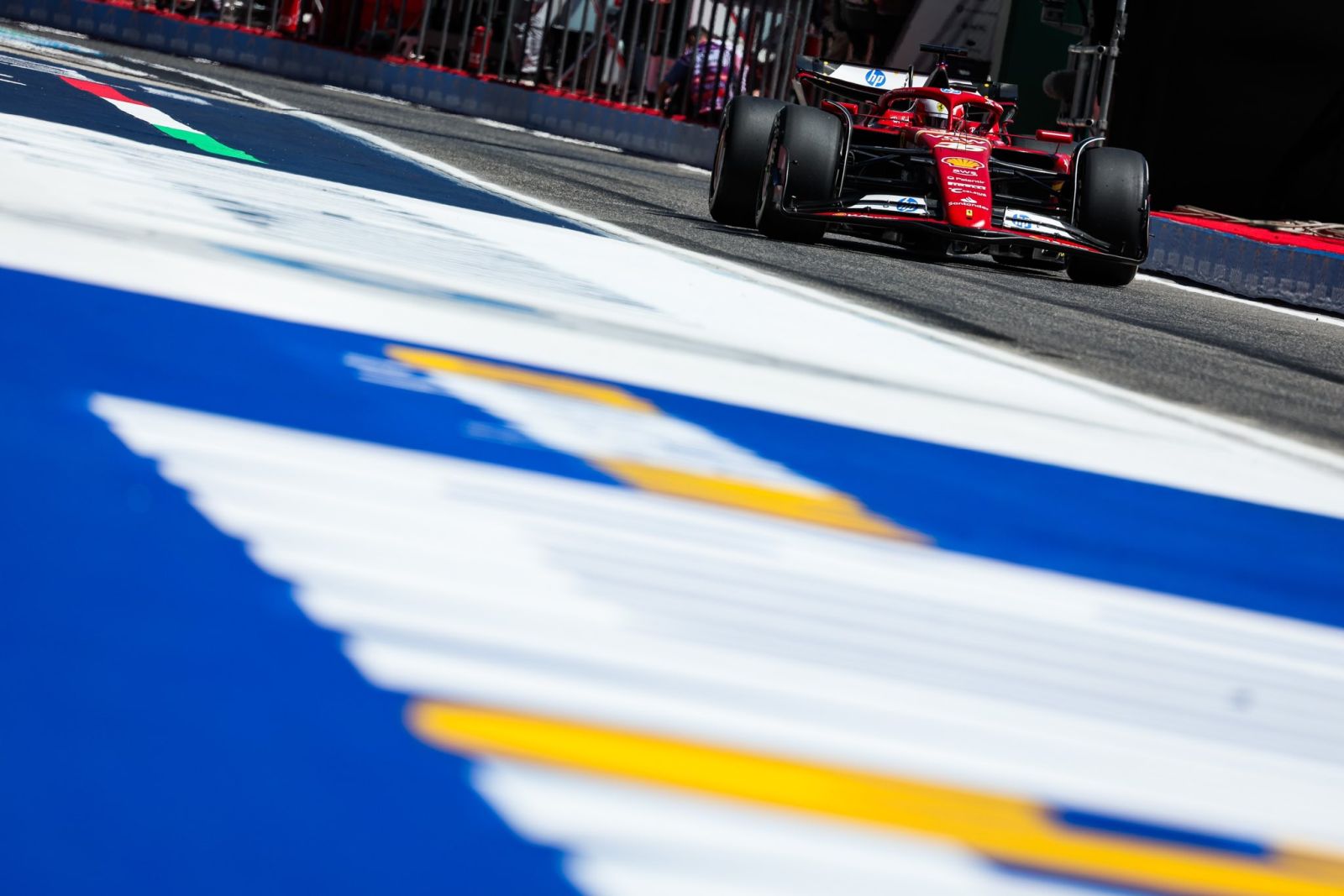 Ferrari freia ímpeto e se vê “em luta contra McLaren e Verstappen” por pole em Ímola