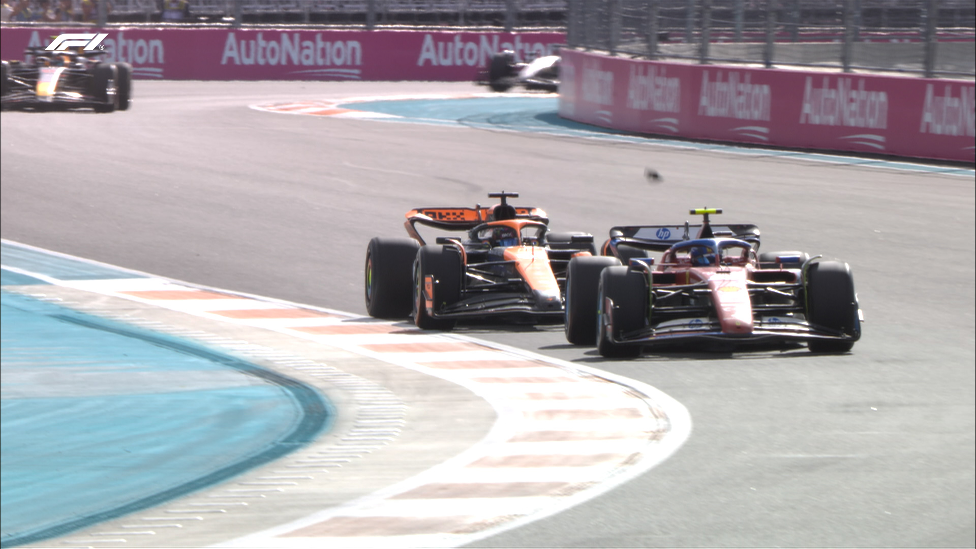 Sainz recebe 5s de punição por toque em Piastri e perde 4º lugar para Pérez em Miami