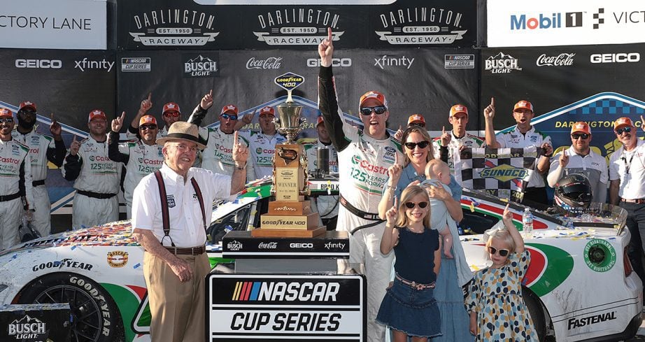 Keselowski quiebra racha sin victorias y gana en Darlington con diseño especial