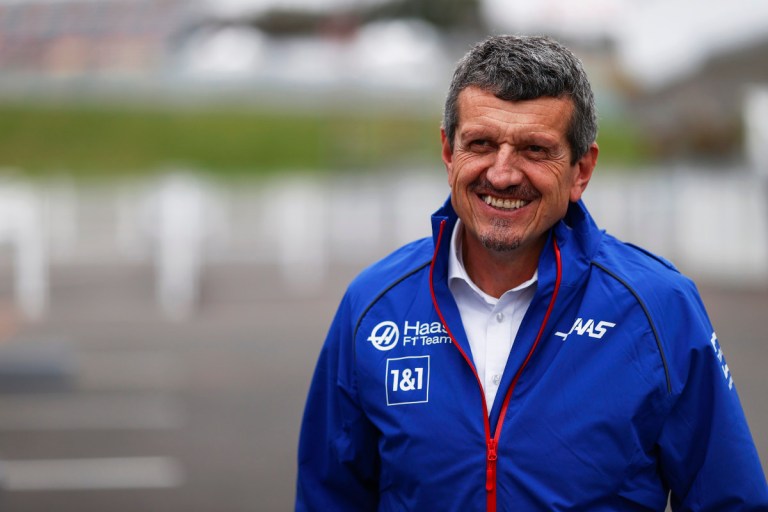 Steiner relembra saída da Haas e diz que soube de demissão “comprando presunto”