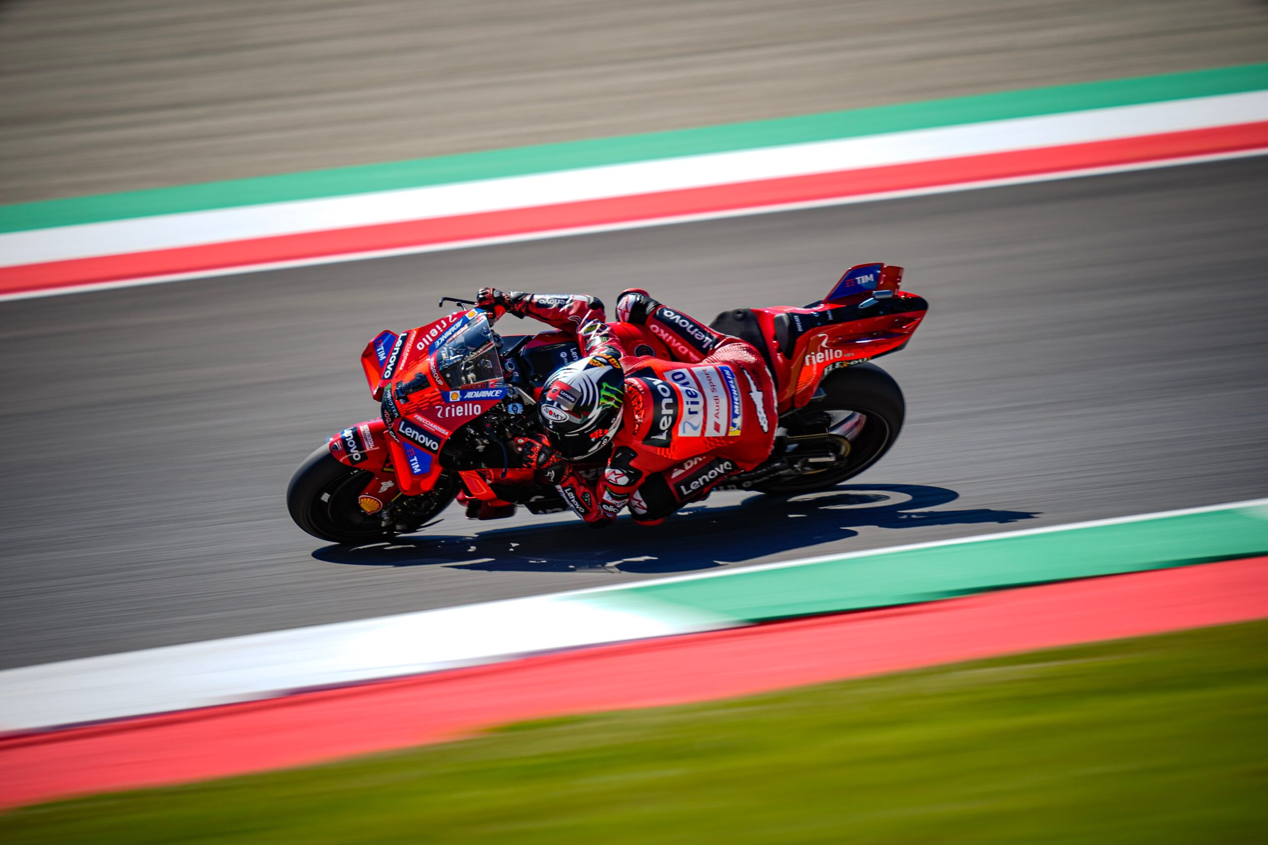 Bagnaia espanta azares e vence corrida sprint da MotoGP na Itália. Martín cai e abandona