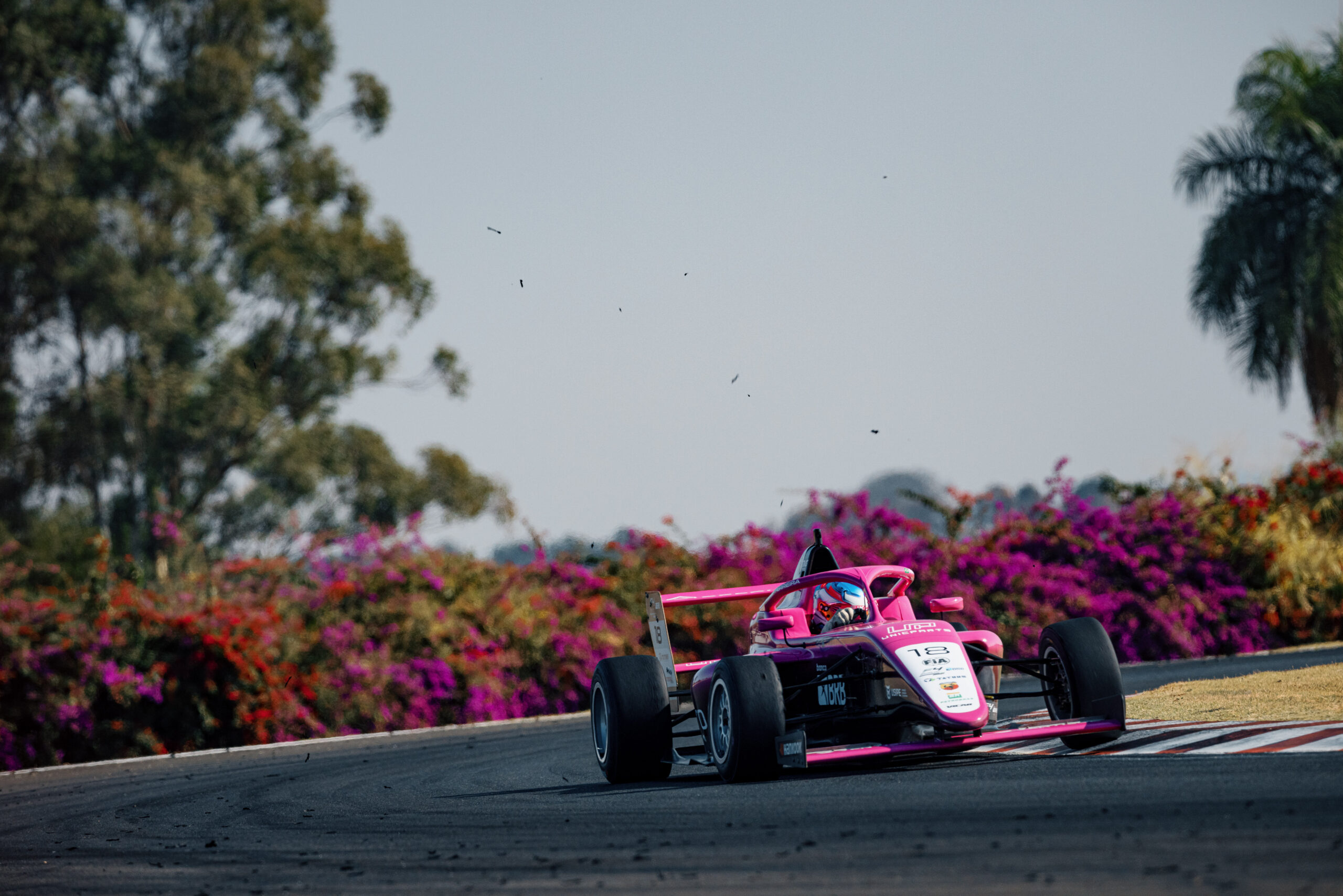 Ferreira leva melhor na corrida 2 no Velocitta e vira 1ª mulher a vencer na F4 Brasil