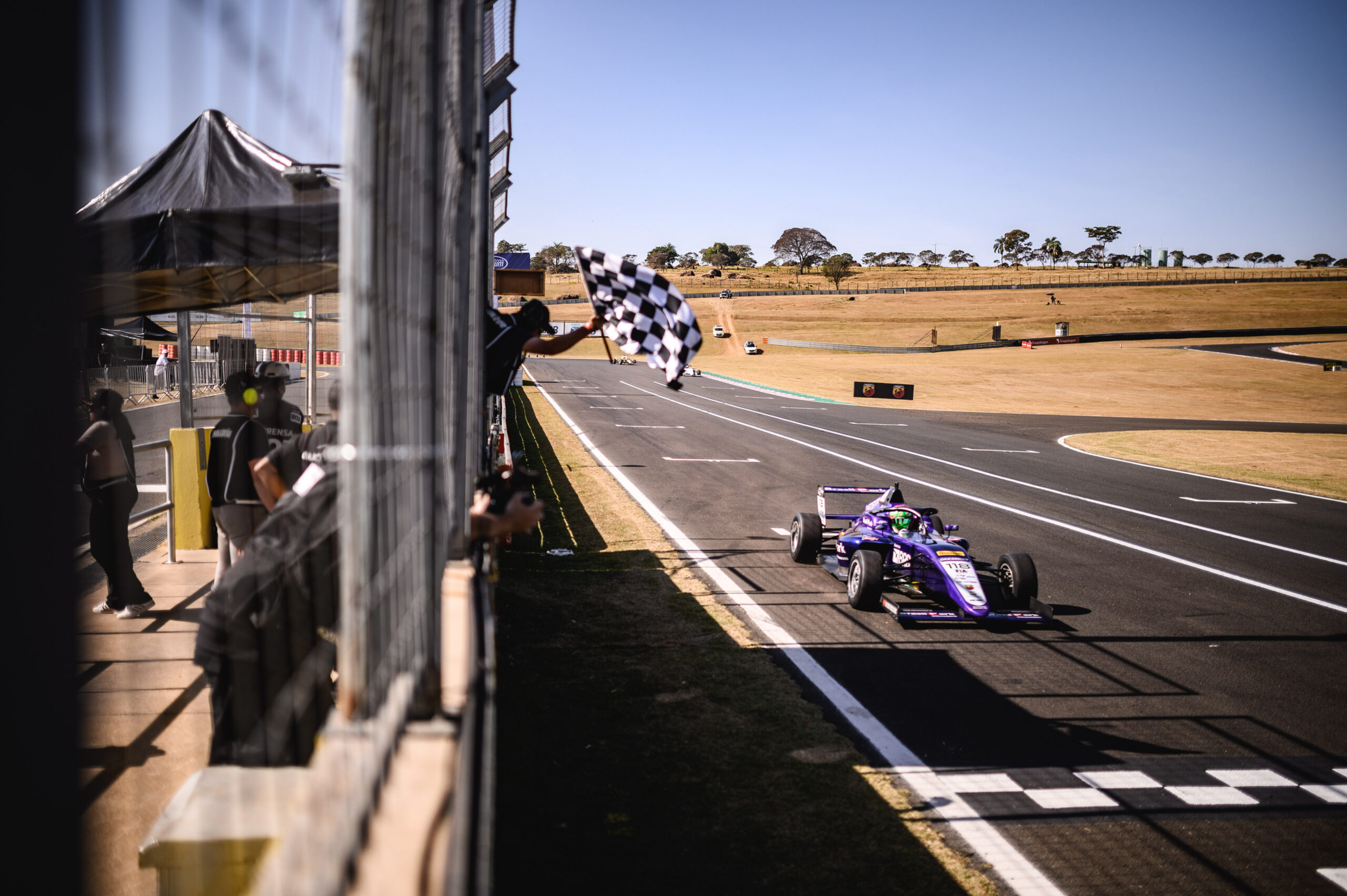 Comparatto dispara na largada e vence corrida 1 da F4 Brasil no Velocitta