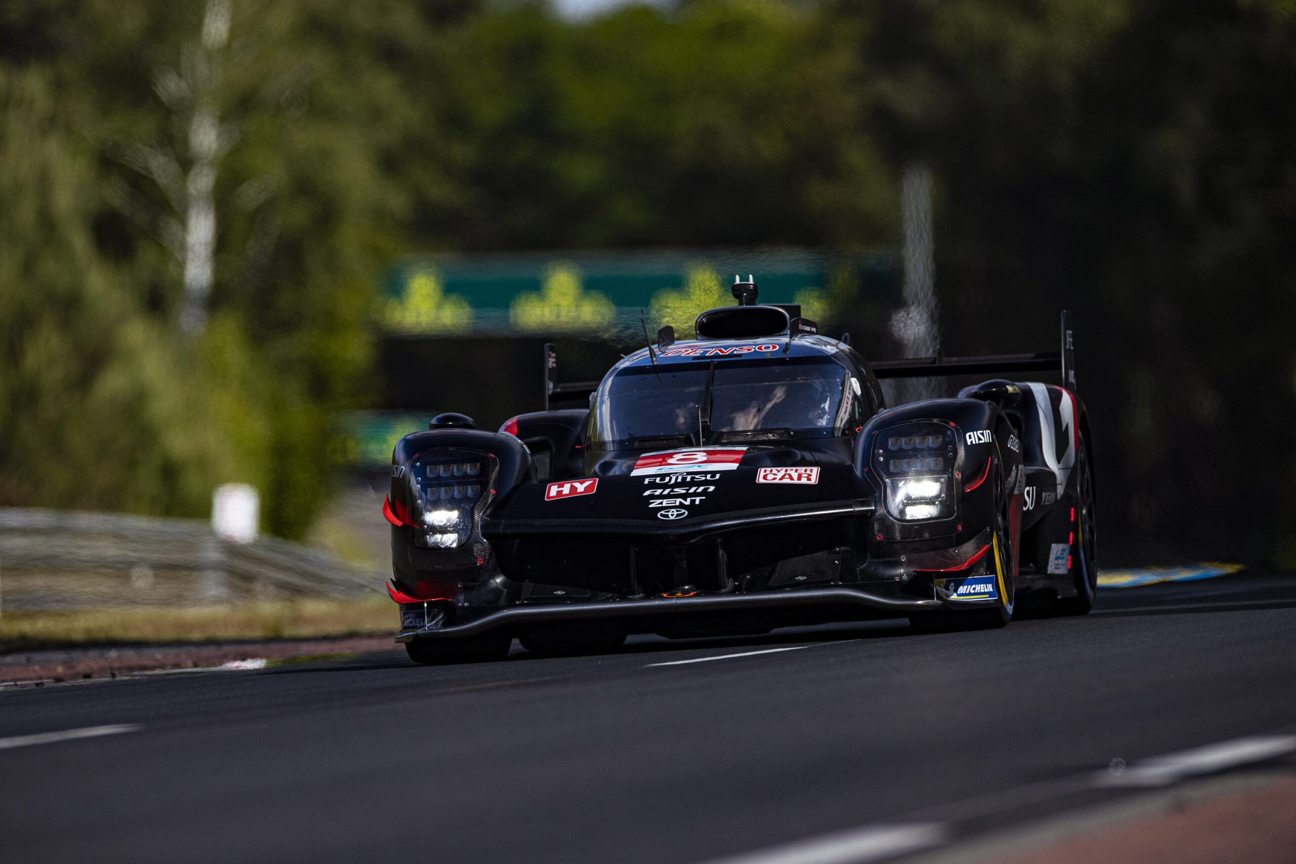 Hartley coloca Toyota #8 na frente em conturbado TL1 das 24 Horas de Le Mans