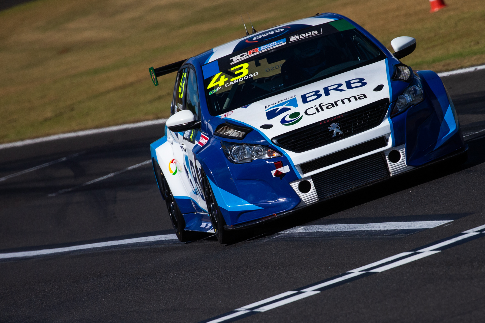Cardoso crava pole com folga no Velocittà e assume liderança do TCR South America