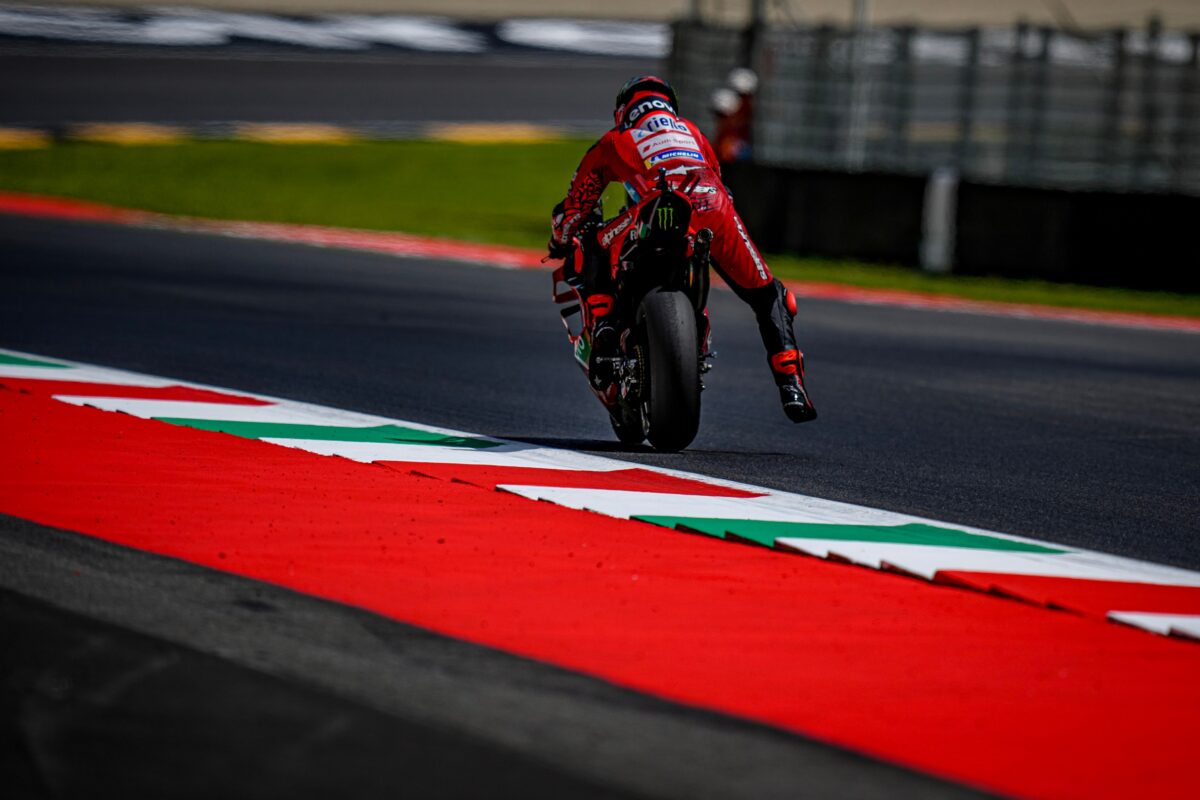 Bagnaia vence a los pronósticos y gana Sprint de MotoGP en Italia; Martín abandona