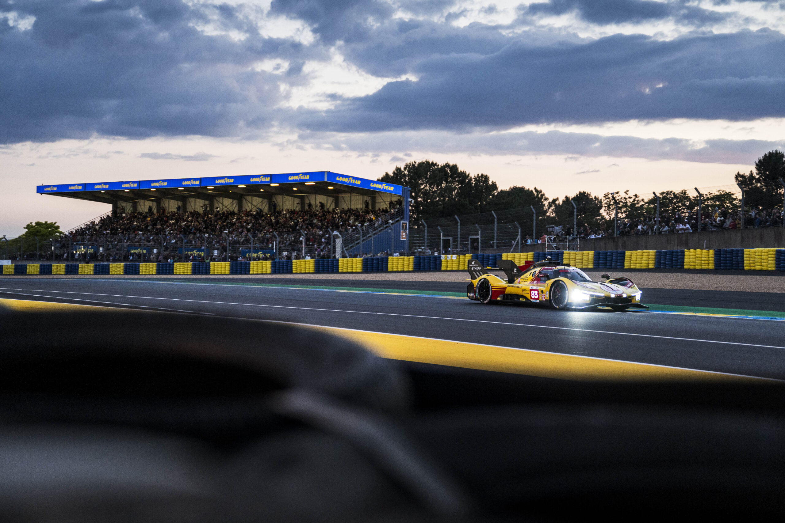 AF Corse #83 mantém liderança das 24 Horas de Le Mans após 8h e longo safety-car