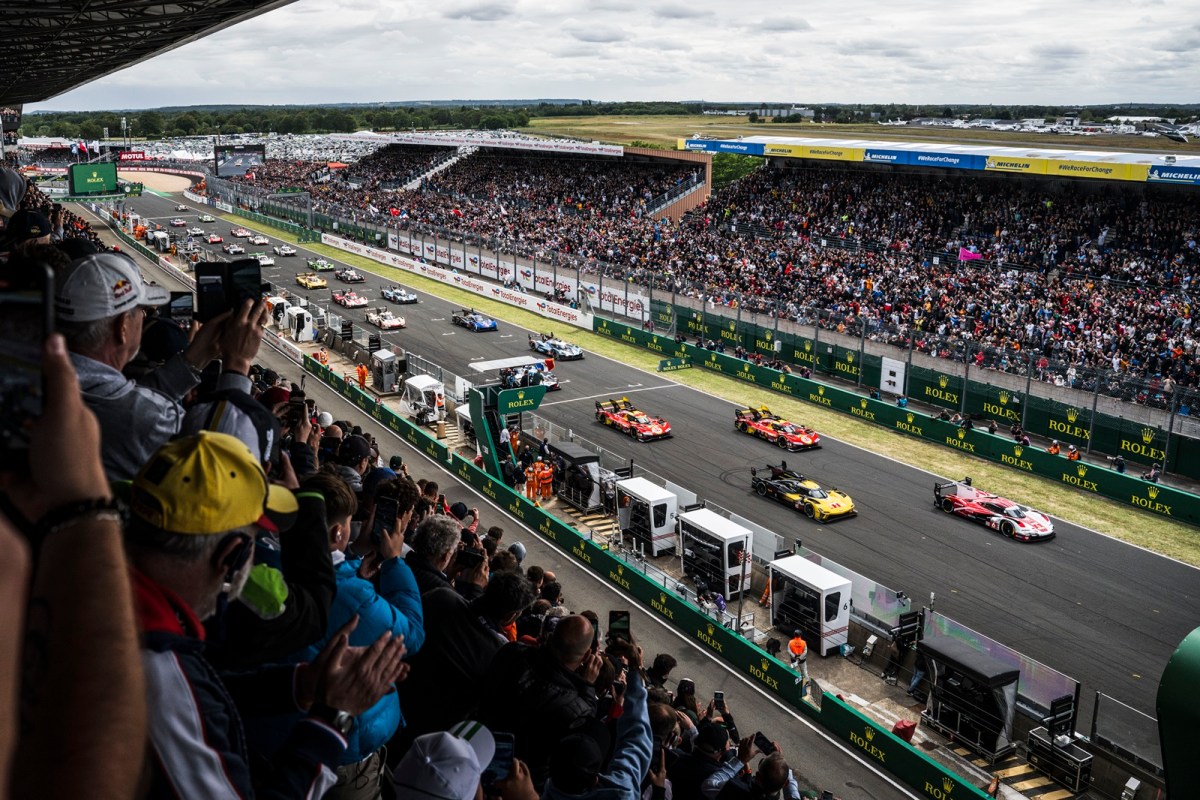 Zidane dá bandeirada para largada da edição 2024 das 24 Horas de Le Mans