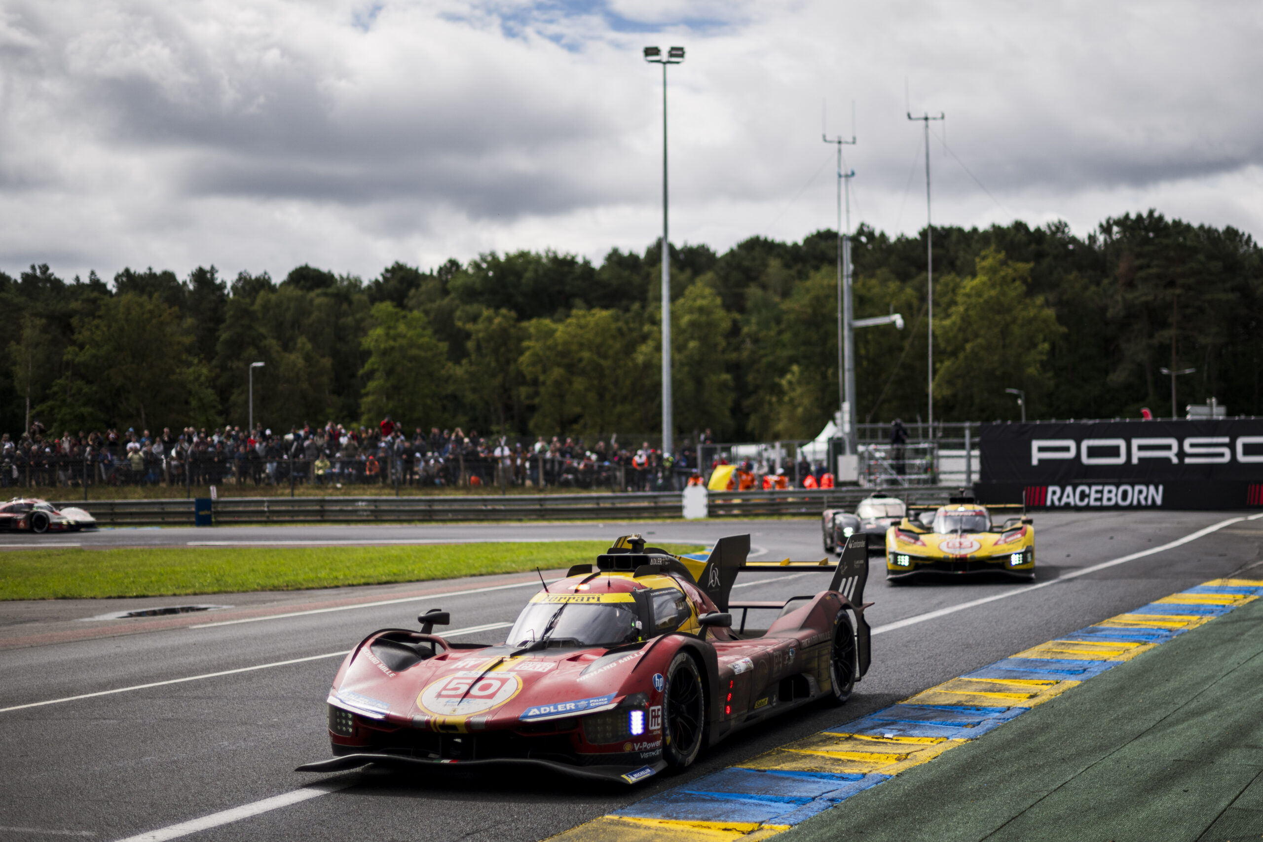 Le Mans atinge marca histórica e termina com 8 carros na mesma volta do vencedor
