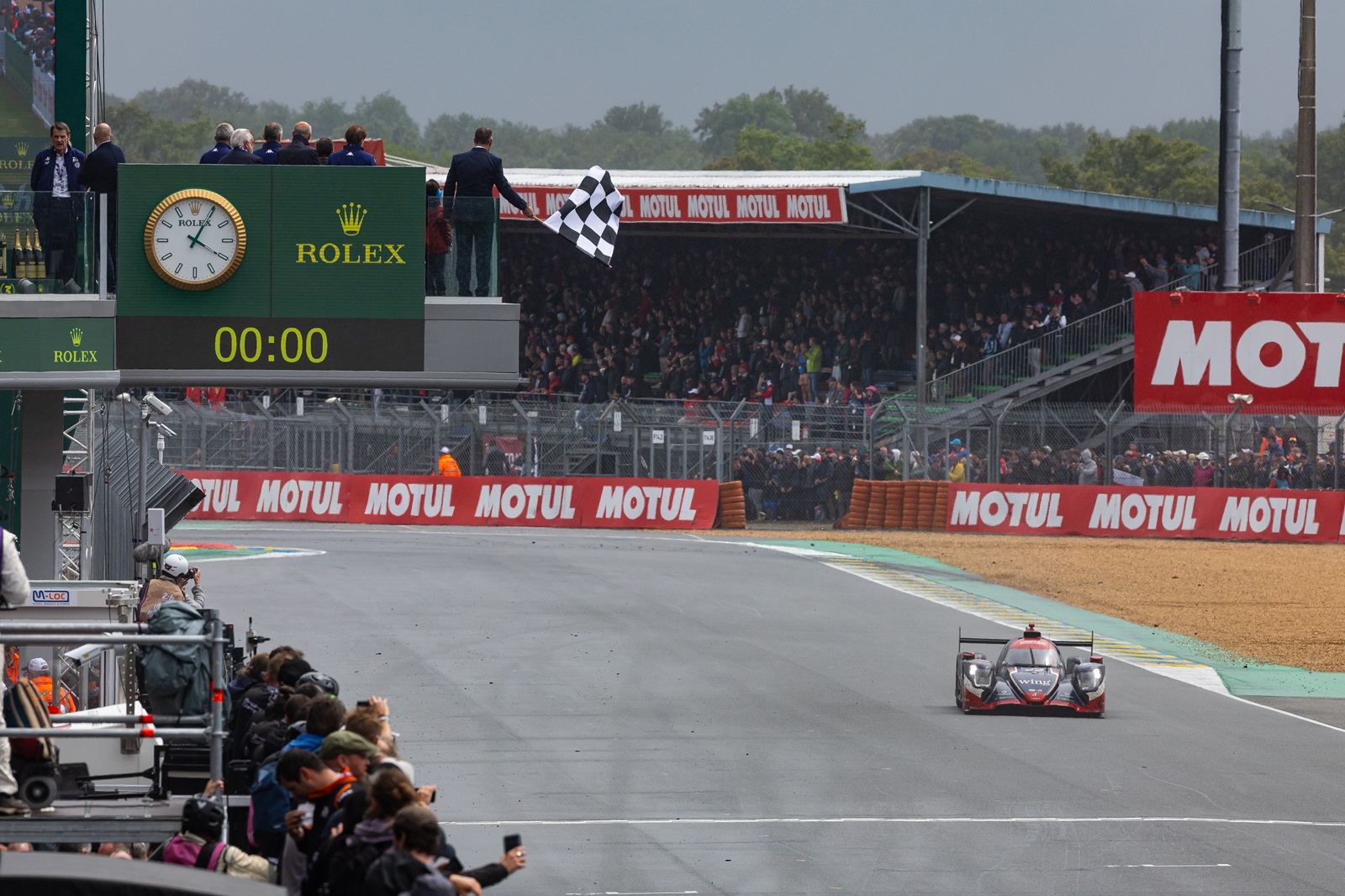 Jarvis celebra vitória “com novatos” na LMP2 em Le Mans: “Das corridas mais duras que fiz”