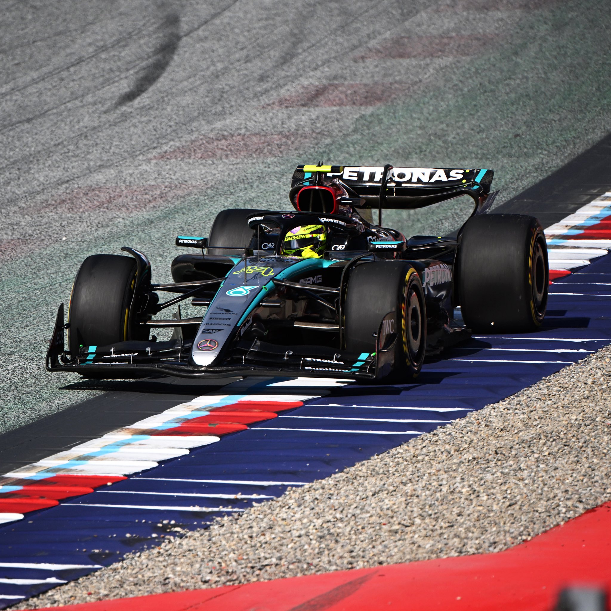 Mercedes espera “estar cerca de Verstappen” en carrera sprint tras una clasificación difícil