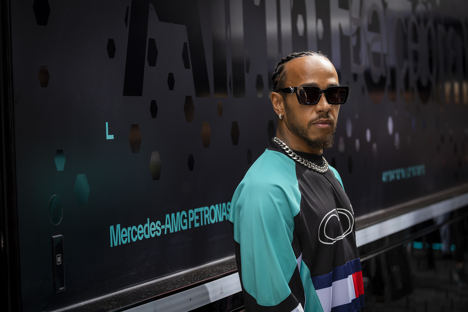Hamilton encuentra “óptimo” al W15 y se ilusiona con el salto de Mercedes en España