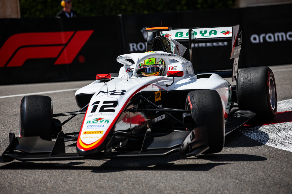 Boya aproveita lambança de dupla da Trident e vence corrida sprint da F3 na Espanha