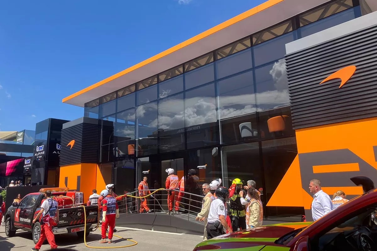 McLaren sufre incendio en el motorhome y debe ser evacuado previo a la FP3 en Barcelona