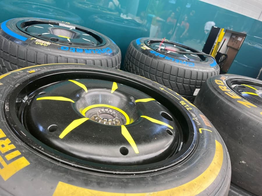 Pirelli trabaja en neumáticos más blandos para los circuitos urbanos de F1 en 2025