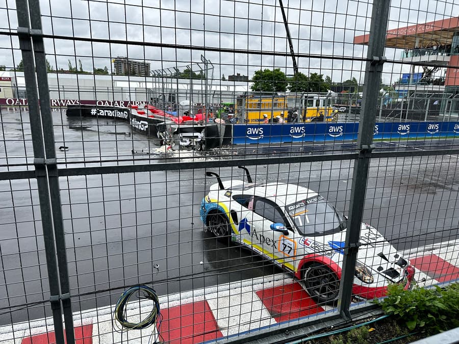 Accidente en carrera de Porsche destruye la barrera de la zona de boxes antes del GP de Canadá