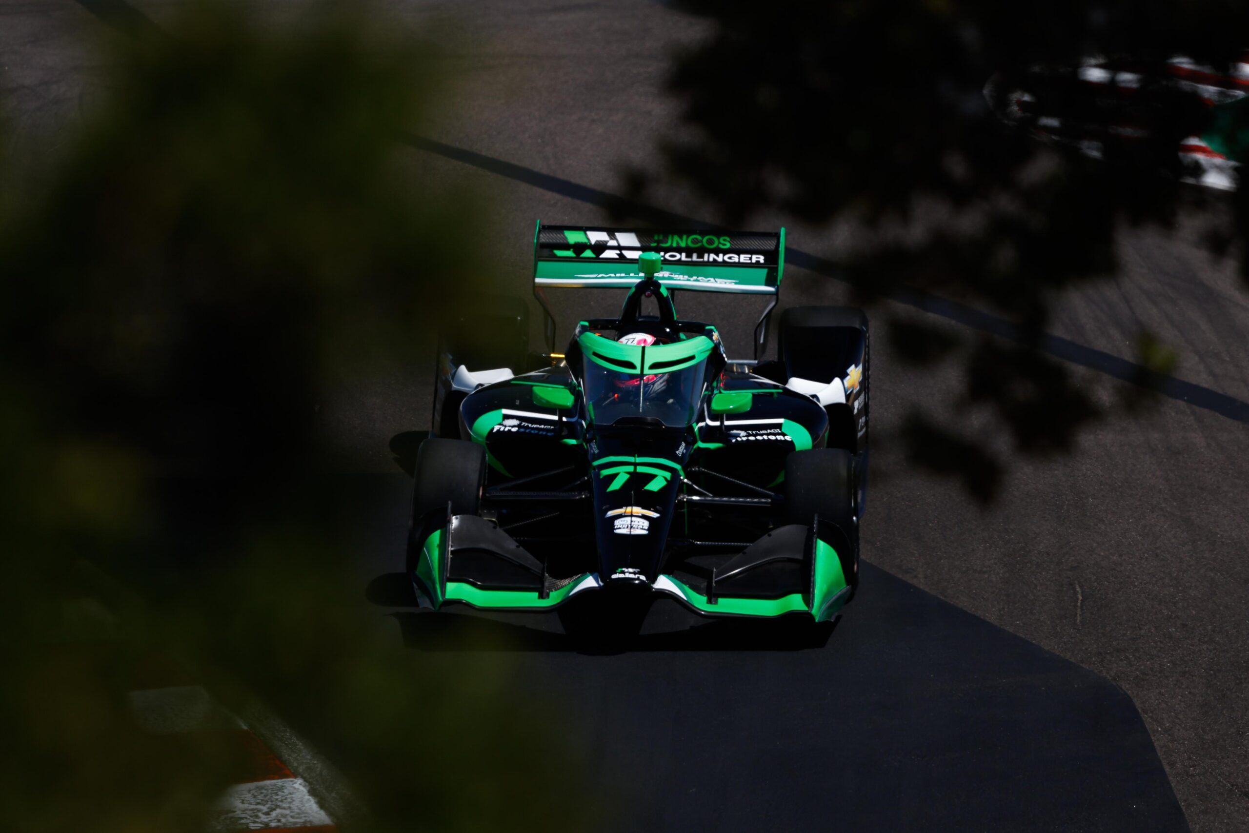 Grosjean festeja 4º com Juncos após bater na trave de pódio em “corrida muito dura”