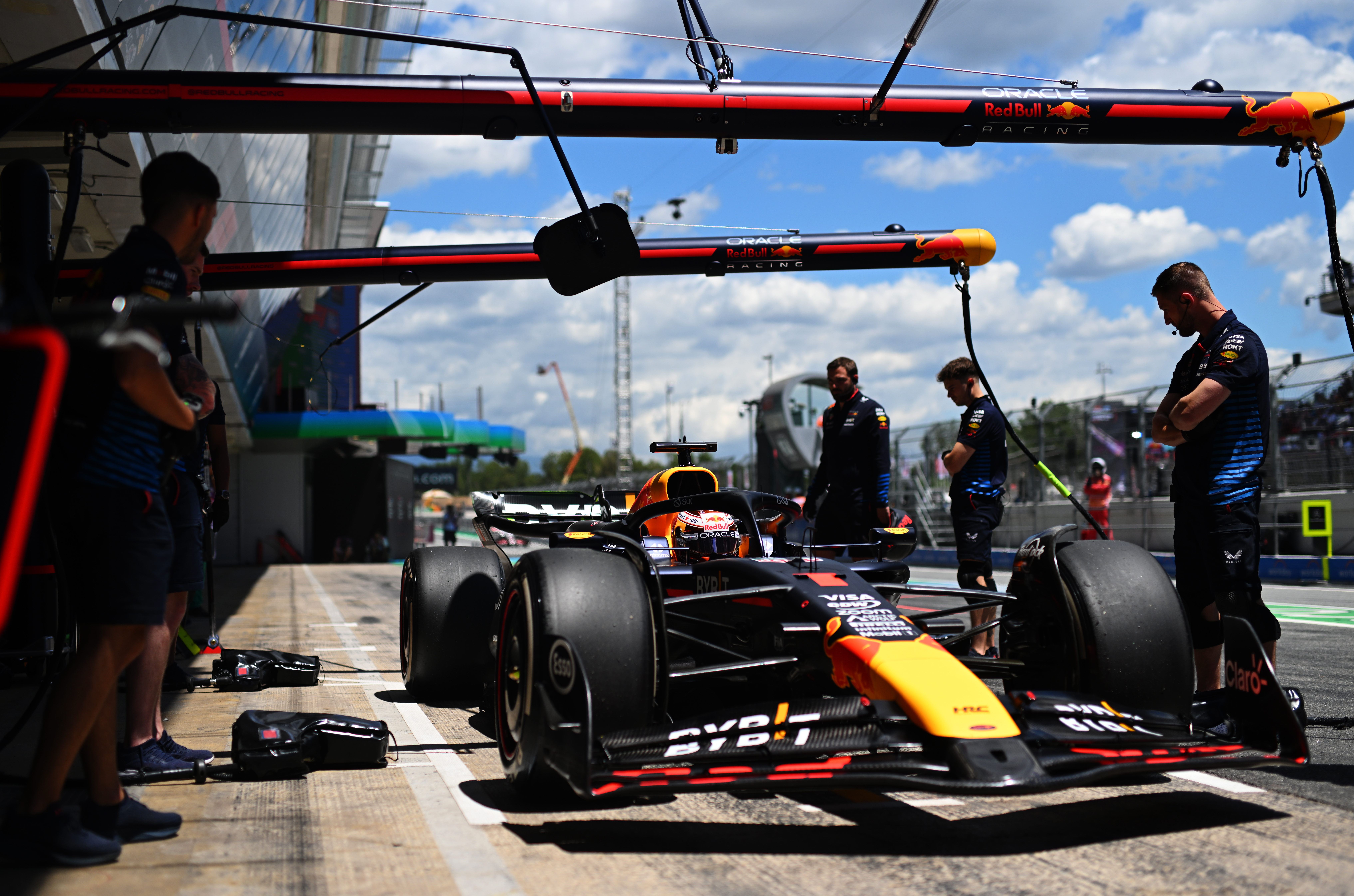 Verstappen estrena nuevo motor para España y queda al borde de la sanción en la F1 2024