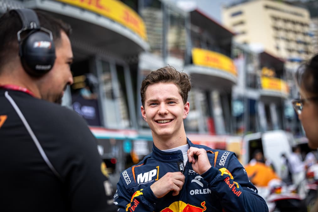 Red Bull rompe el acuerdo y deja a Sztuka fuera de la academia tras sólo 4 rondas de F3