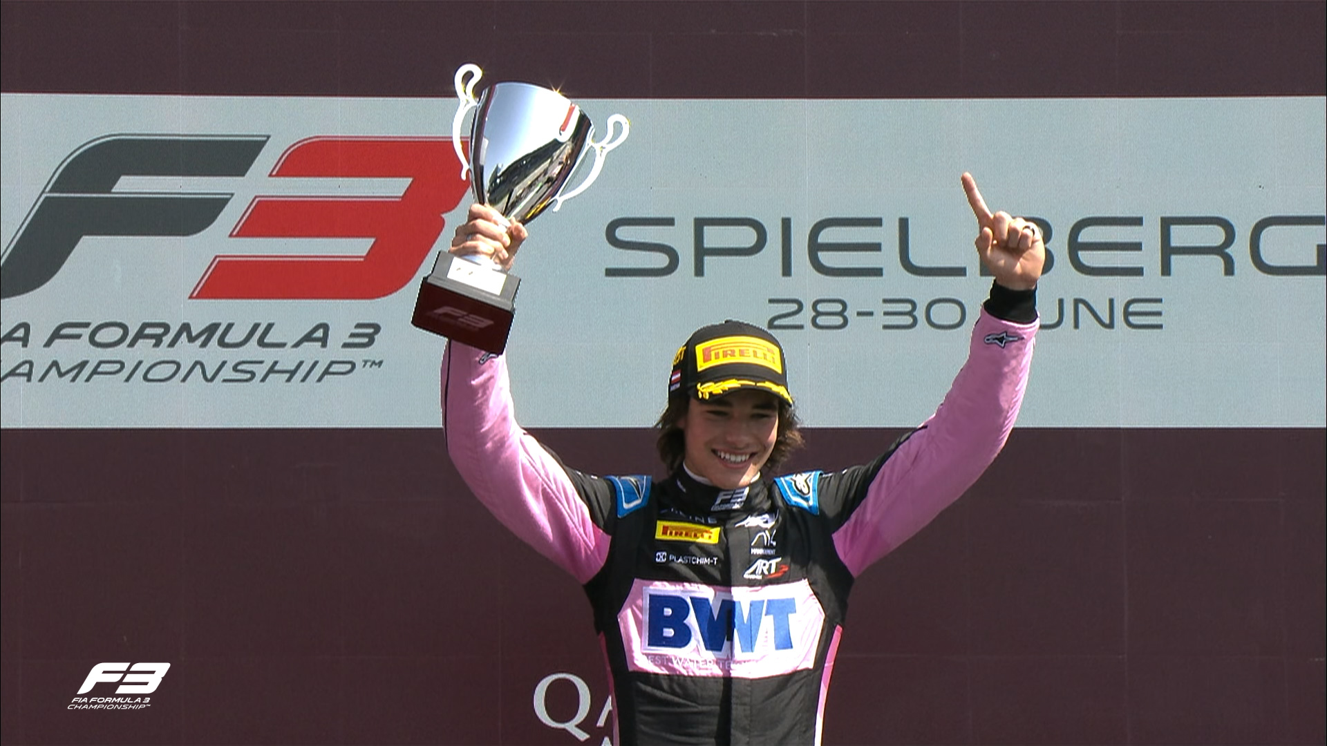 Tsolov gana la carrera sprint de F3 en Austria y Montoya se golpea en los últimos instantes