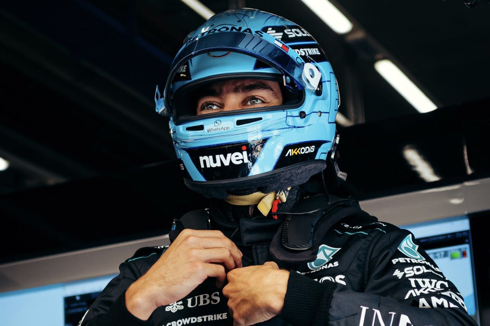 Russell se vê “guiando melhor que nunca” e rejeita ideia de que desmonta sob pressão