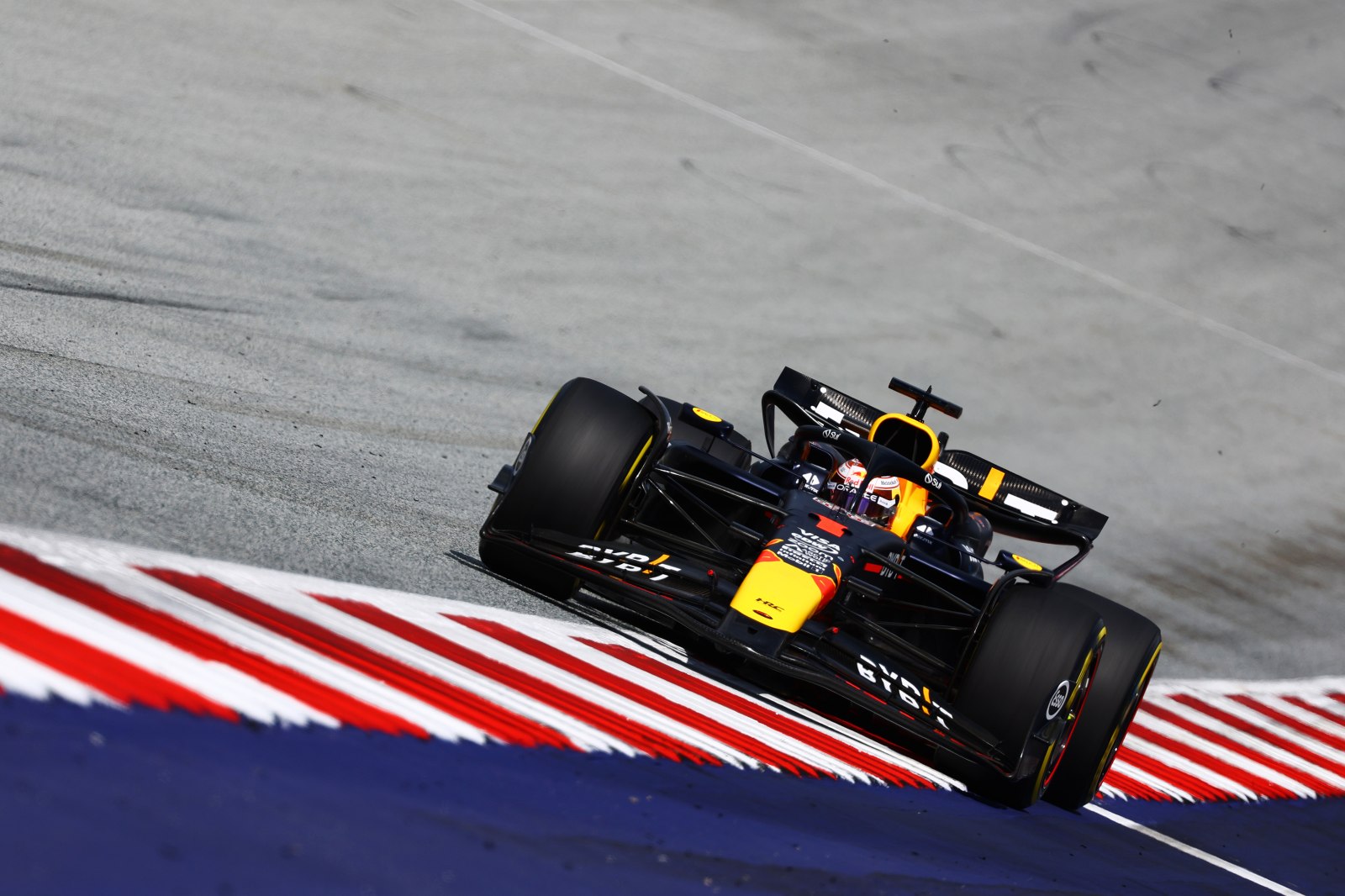 Consultor vê culpa da Red Bull em Verstappen × Norris: “Sabíamos da possível punição de 5s”