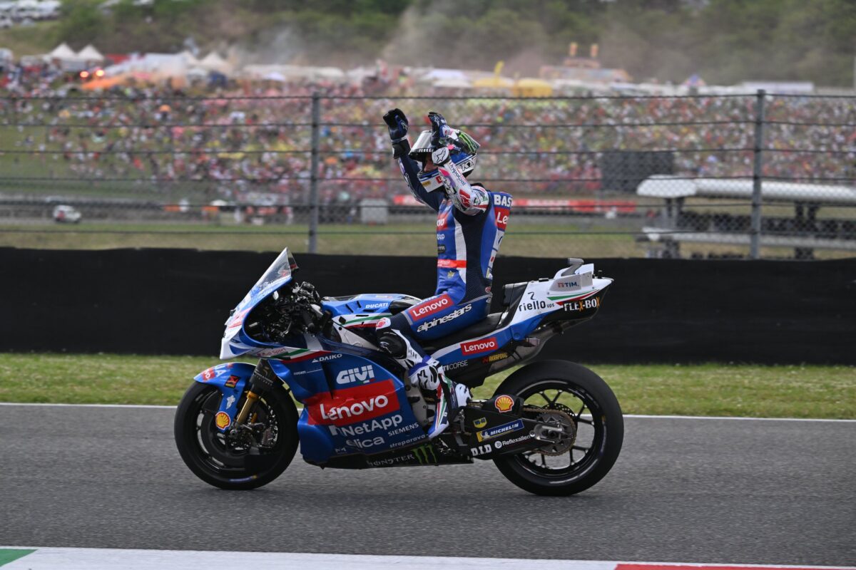 Bagnaia doblega a sus rivales y lidera doblete de Ducati en Italia; Martín, 3°
