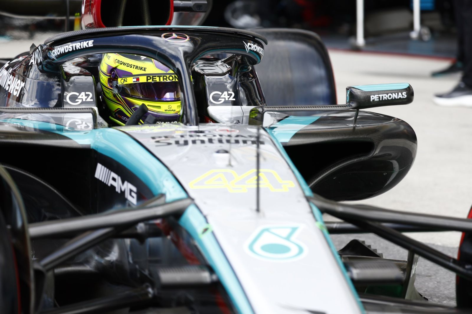 Mercedes diz que “sonhou por uns minutos” com vitória no Canadá, mas “não tinha carro”