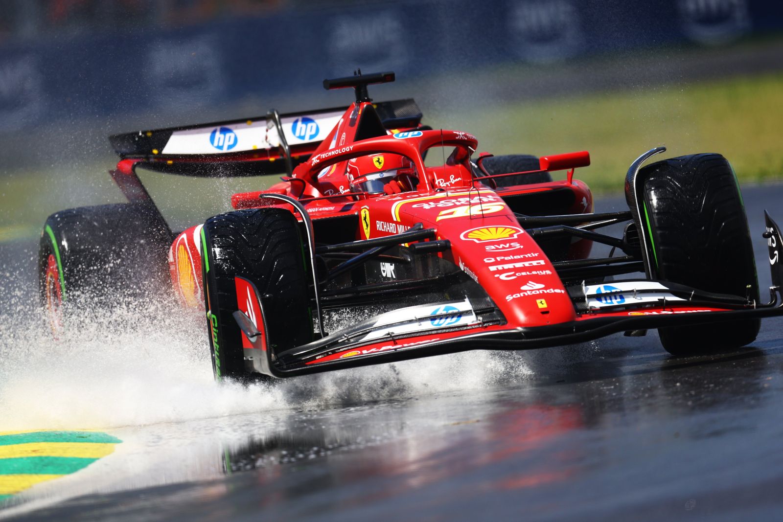 Ferrari leva multa por colocar pneus intermediários antes da hora no TL2 do Canadá