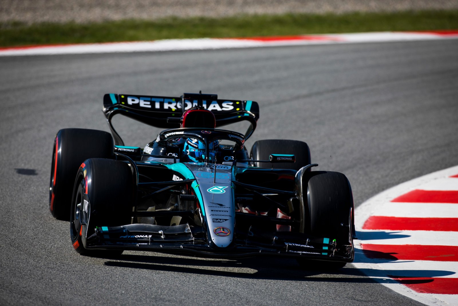 4º, Russell reprova estratégia da Mercedes na Espanha: “Pneu duro era uma porcaria”