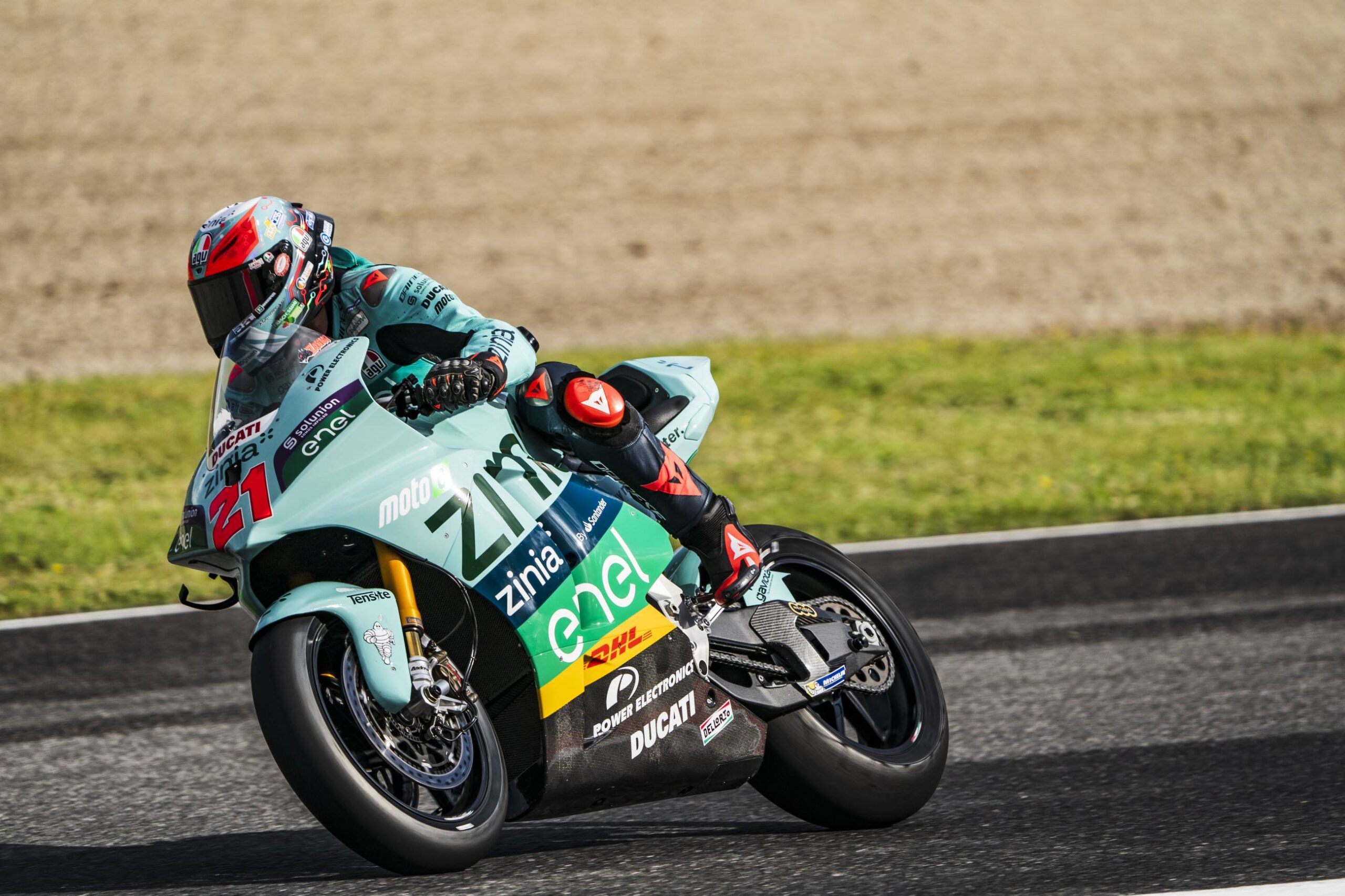 Zannoni segura Casadei e vence corrida 2 da MotoE na Itália. Granado vai ao pódio