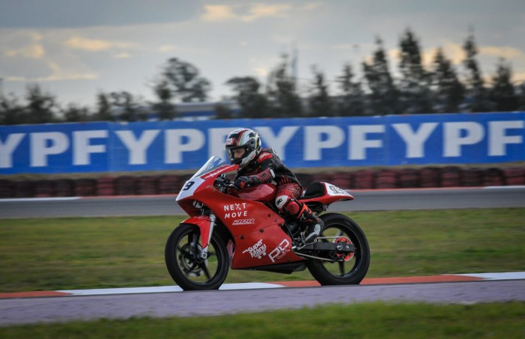 Piloto argentino de 9 años es hospitalizado tras grave accidente en Superbike Brasil