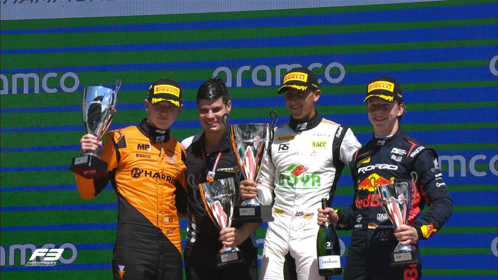 Boya aprovecha el toque de los Trident para ganar la carrera sprint de F3 en España