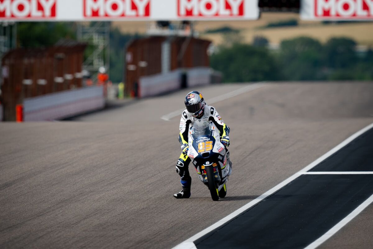 Veijer brilha nos instantes finais e crava pole da Moto3 na Alemanha. Alonso é 2º