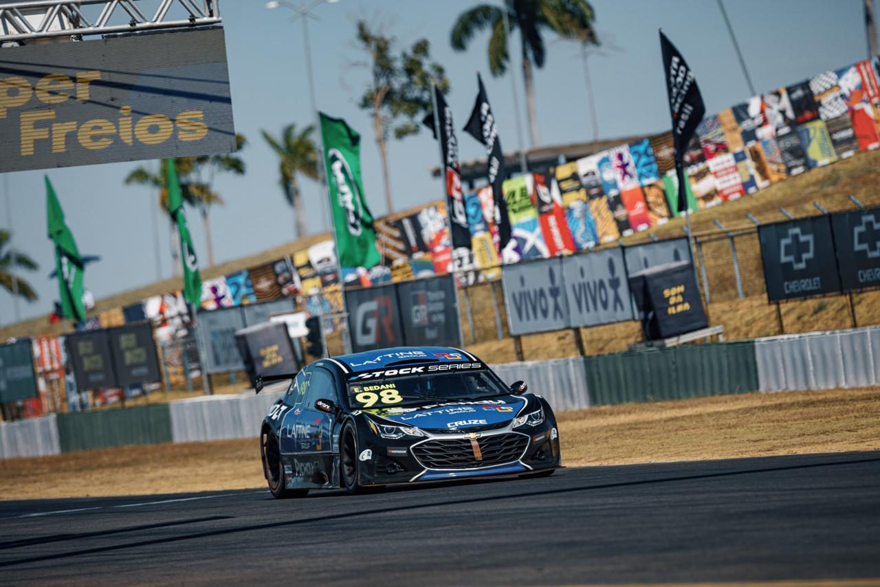 Bedani segura pressão de Papareli e vence corrida 1 da Stock Series em Goiânia
