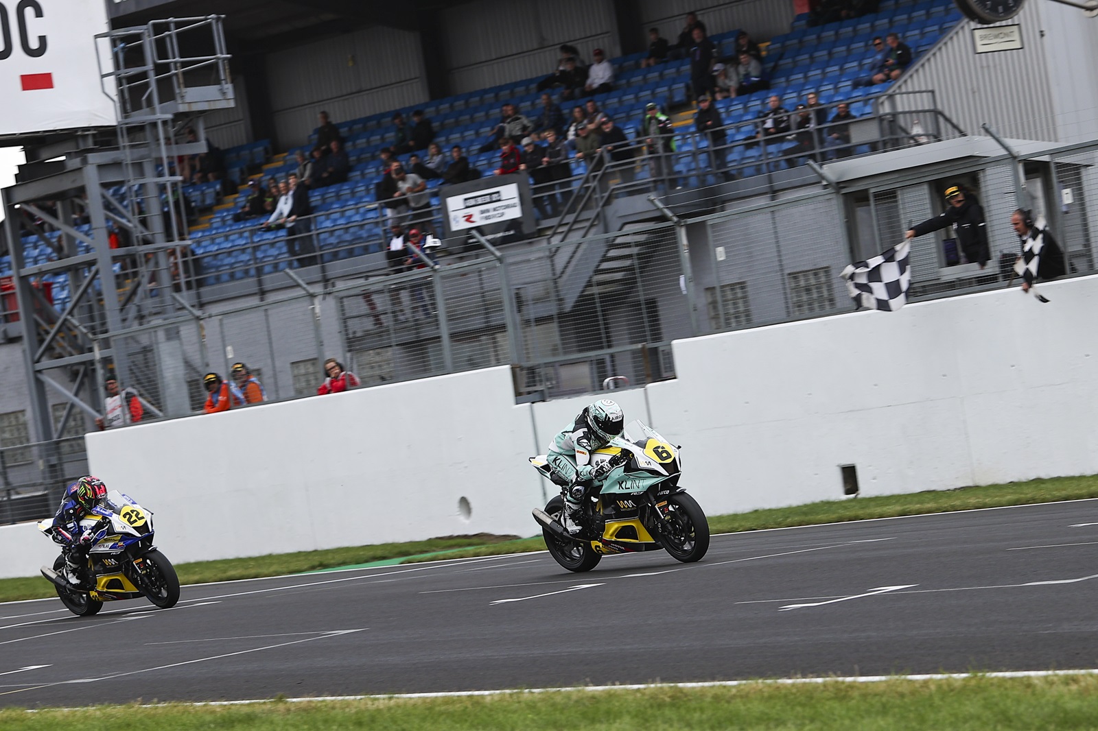 Herrera bate Carrasco no fim e vence corrida 2 do Mundial Feminino em Donington Park