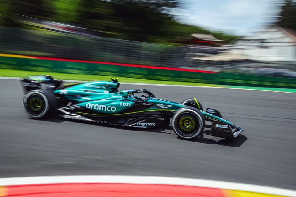 Alonso ve a Aston Martin a la defensiva: “Luchamos contra Williams, RB y Alpine”
