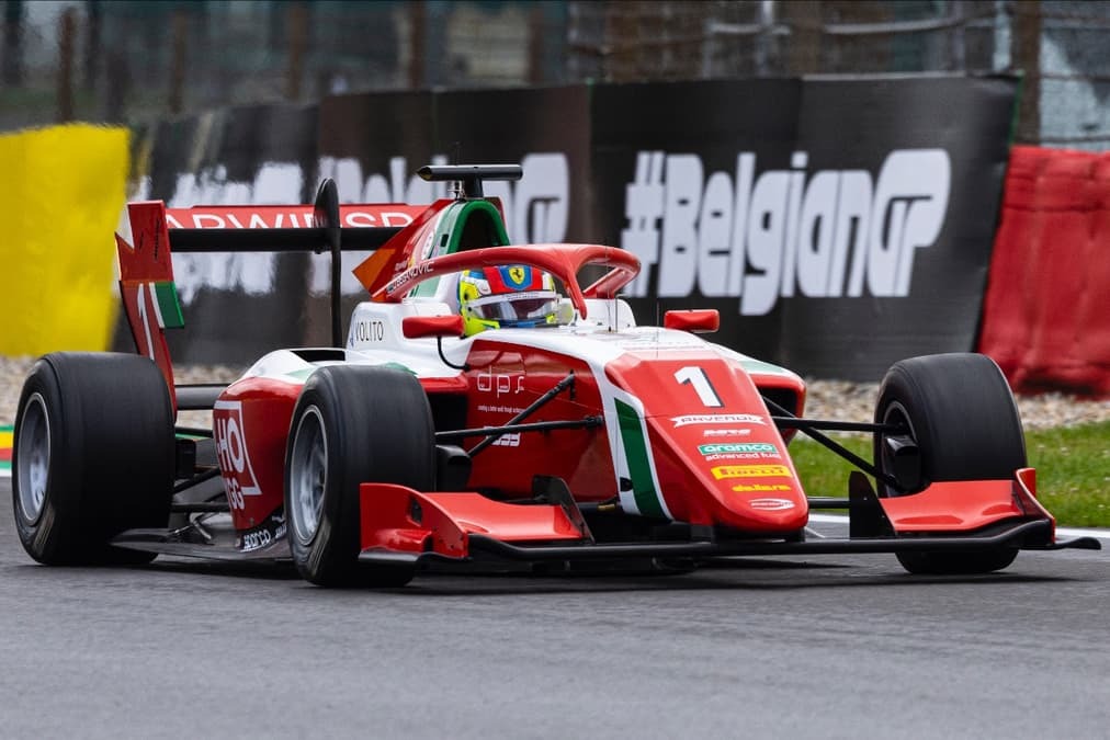 Beganovic vence a Minì en la reanudación y gana sprint de F3 en Bélgica: León, tercero