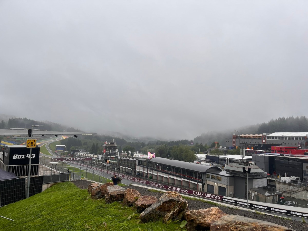 F1 tem dia nublado com pancadas de chuva e trovoadas em dia de classificação na Bélgica