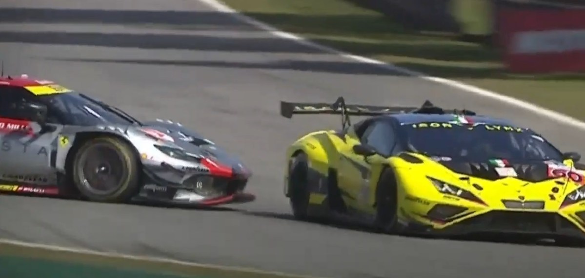 Agora foi vítima! Ferrari #55 roda na reta oposta de Interlagos após fechada da Lamborghini #60 nas 6 Horas de São Paulo