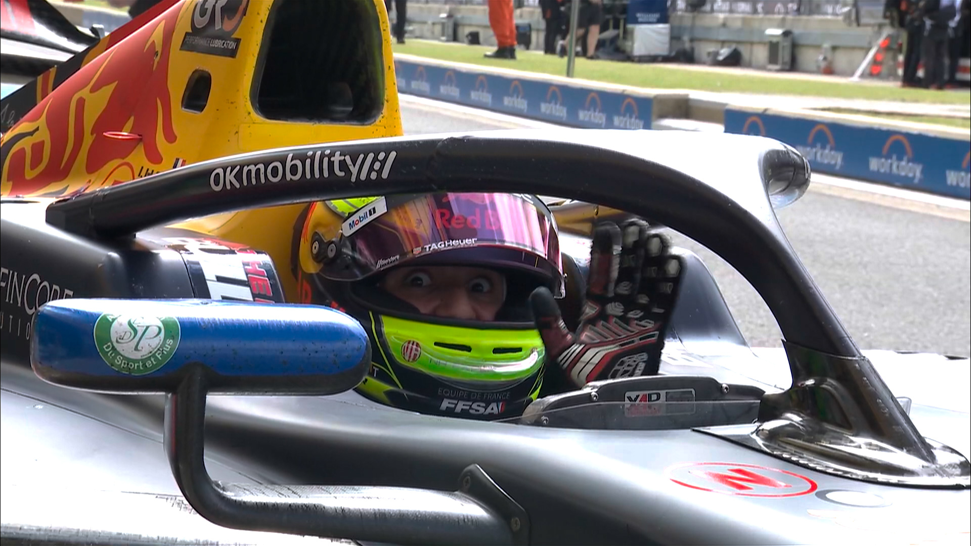 Hadjar sobra e conquista pole da F2 na Inglaterra. Bortoleto larga na 6ª posição