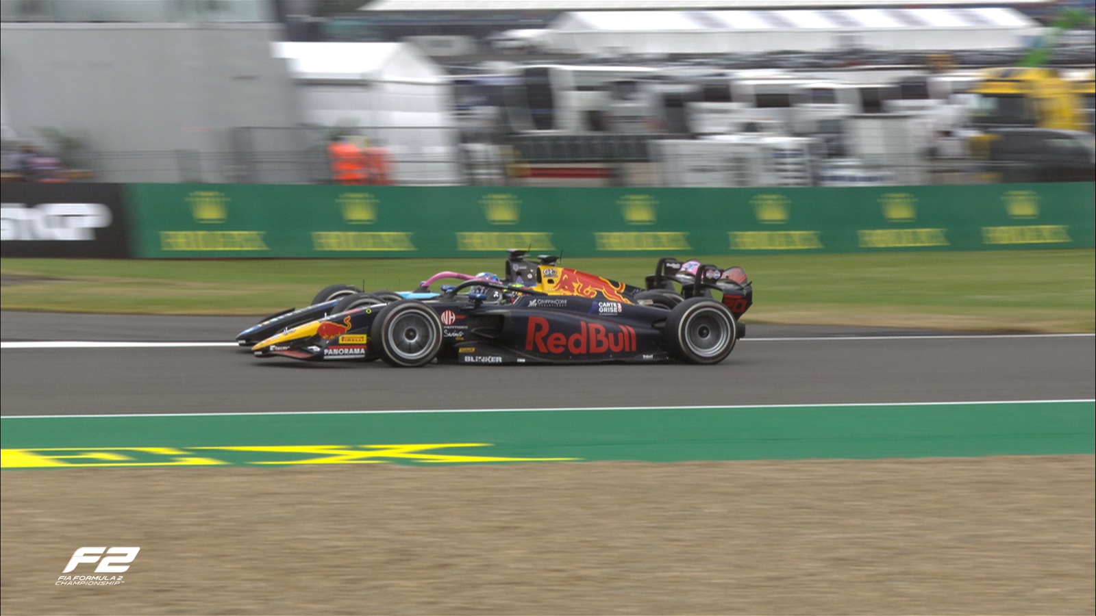 Hadjar conta com punição de Crawford e vence corrida principal da F2 na Inglaterra