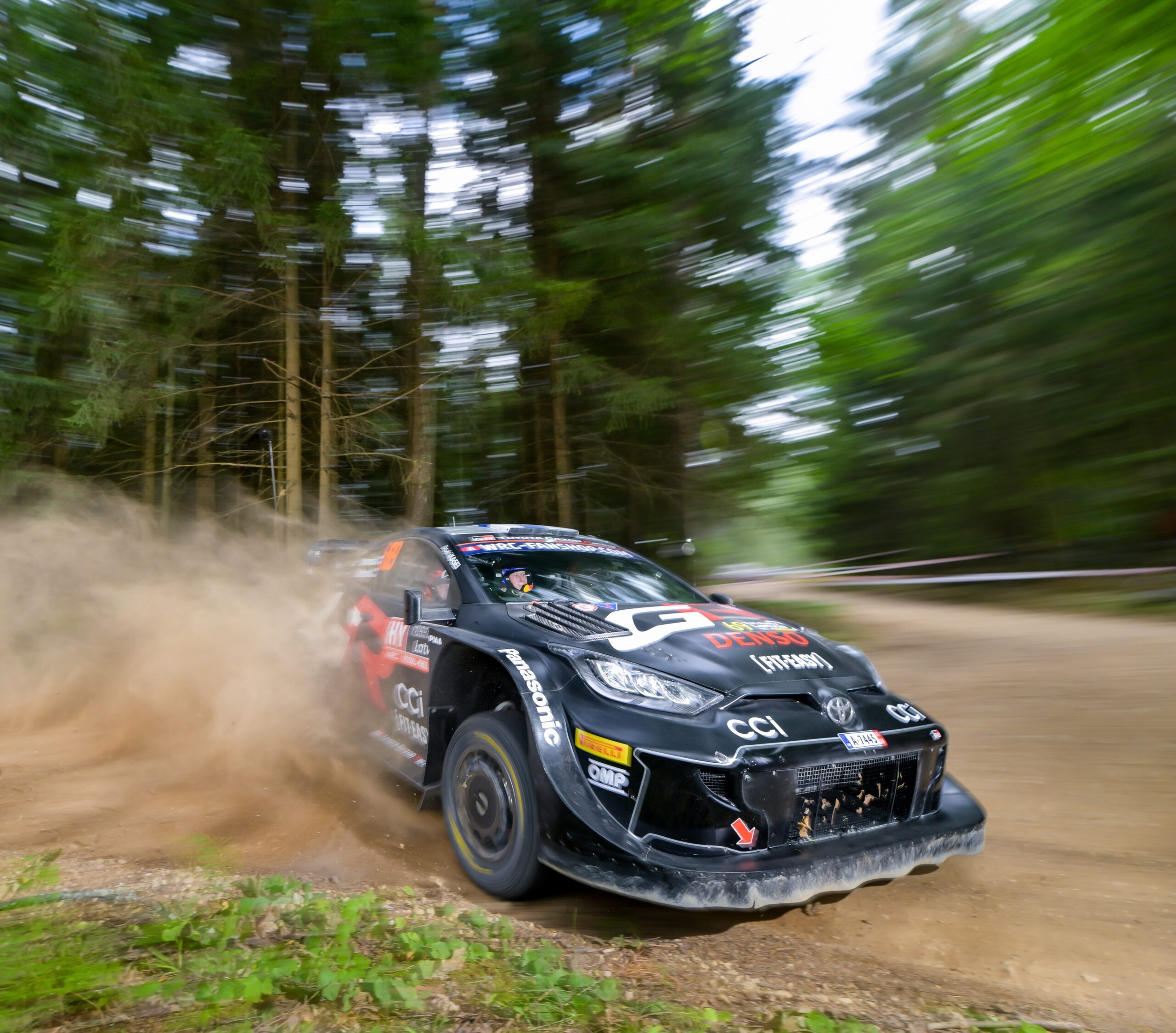 Rovanperä desbanca al sorprendente Sesks y lidera primera jornada del Rally de Letonia