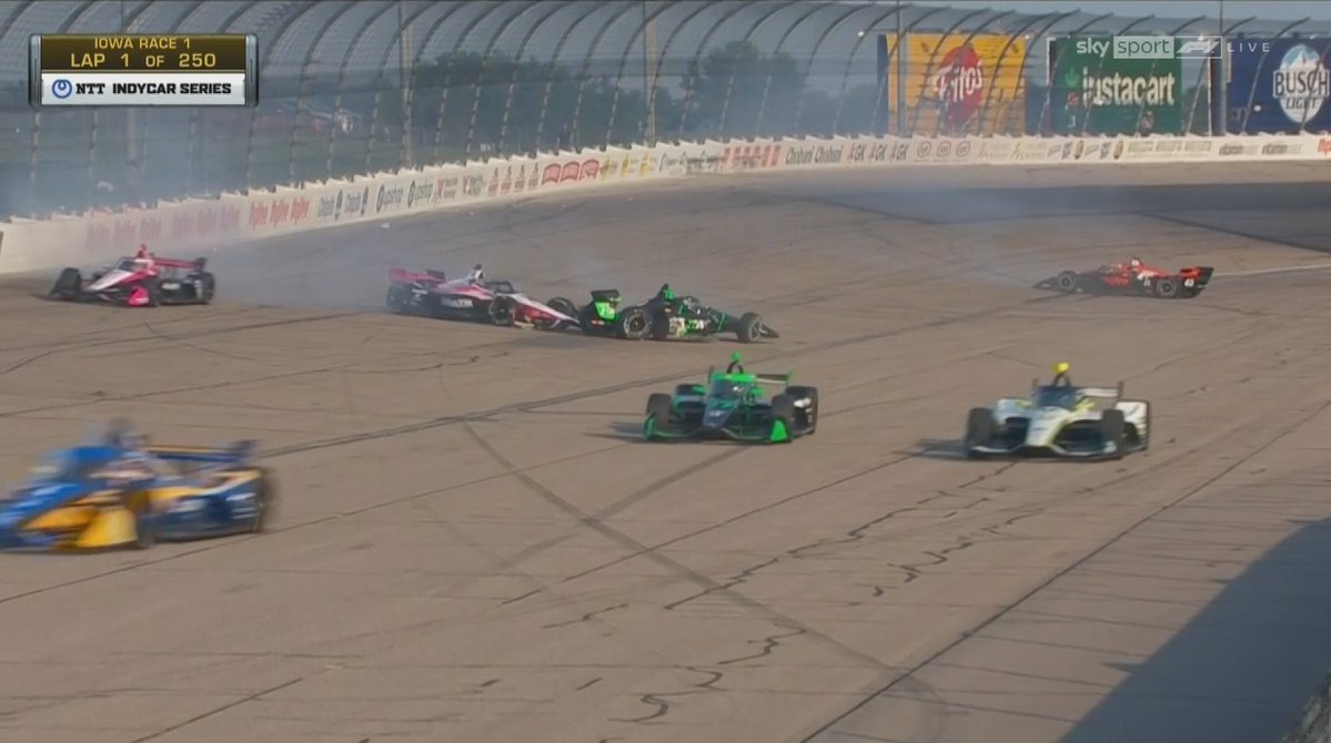 Malukas ocasiona accidente en Iowa y embiste a los dos autos del Juncos Hollinger en IndyCar