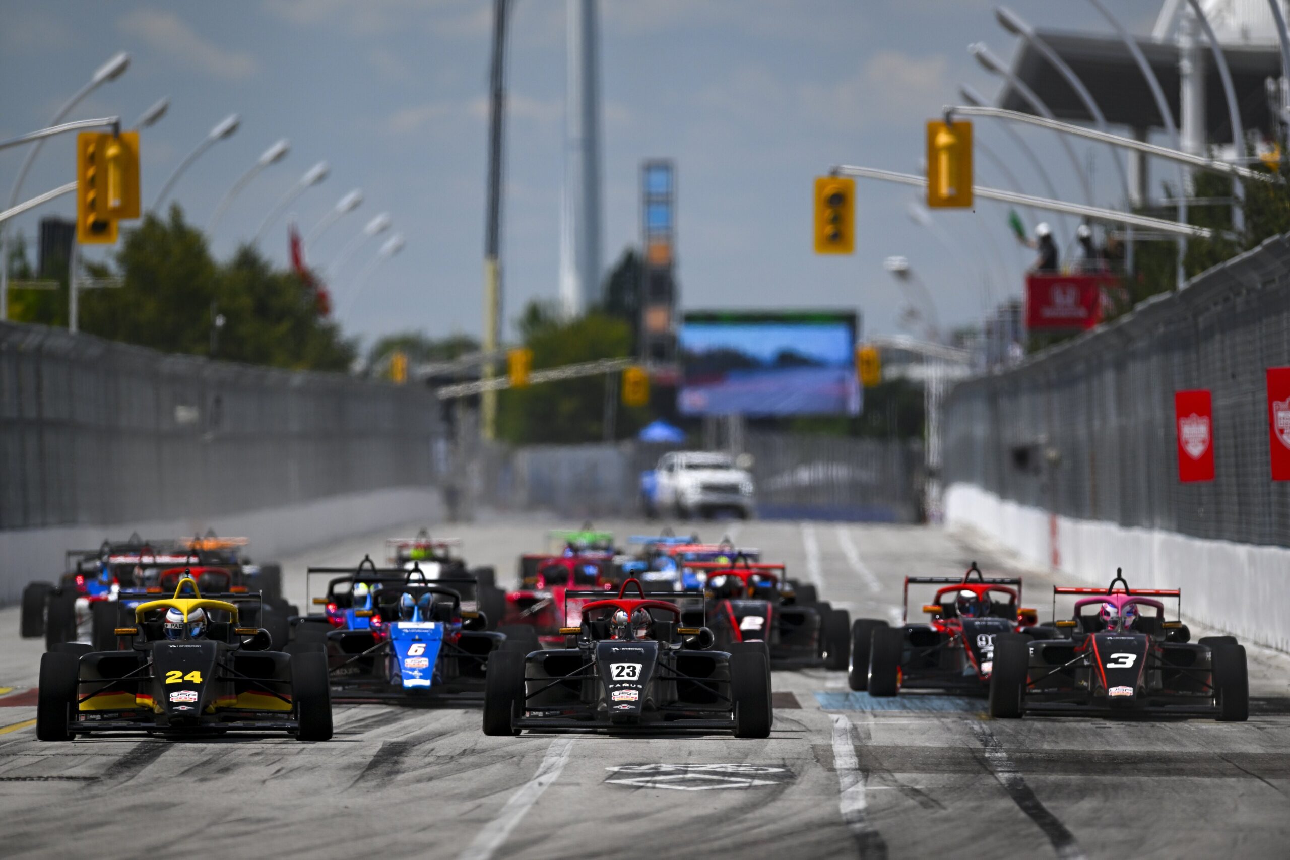 Corry e Papasavvas vencem na rodada dupla de Toronto da USF 2000. Giaffone é 6º