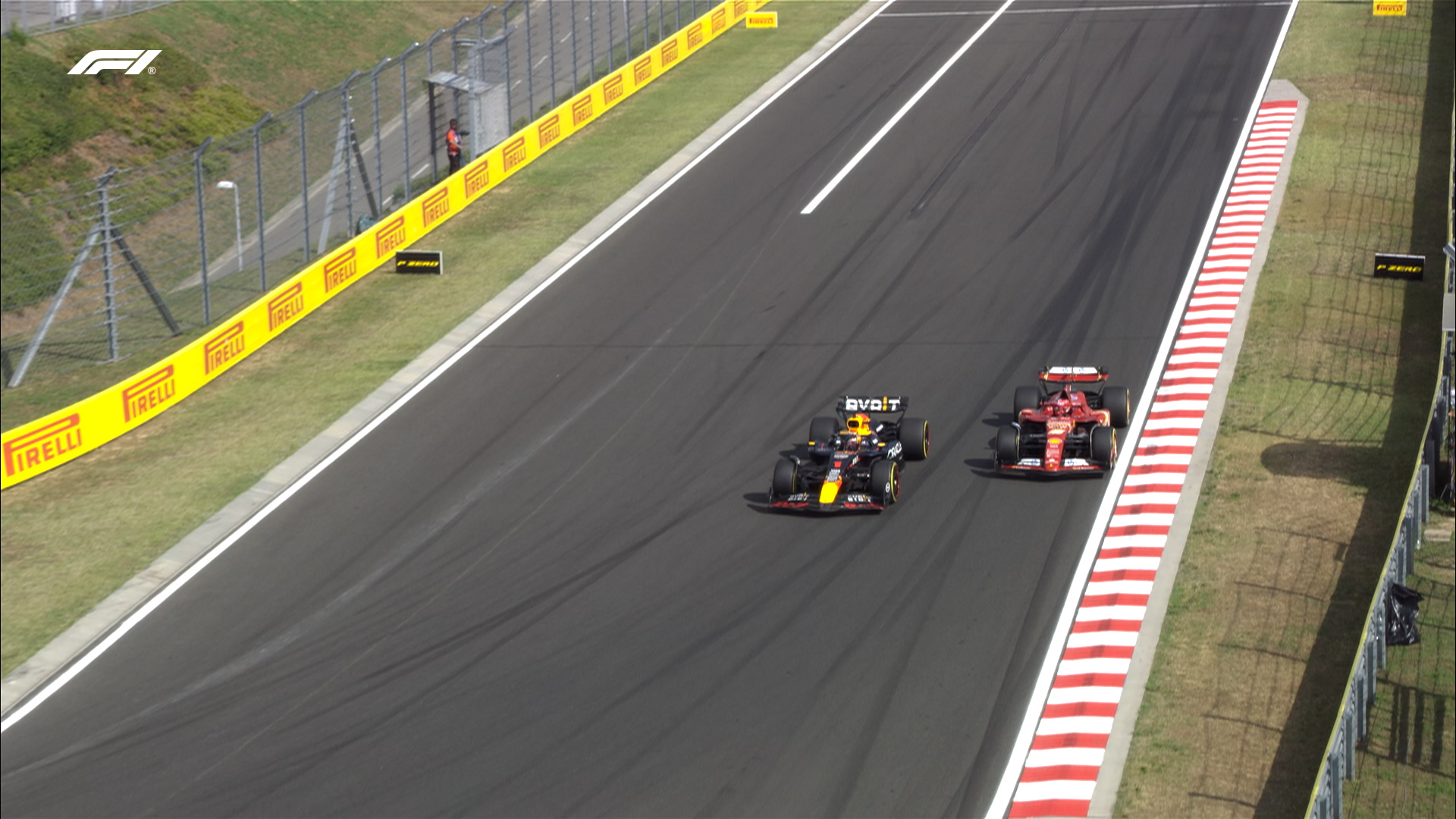 ‘Dia de Fúria’: Verstappen toma undercut de Leclerc e enlouquece no rádio na Hungria