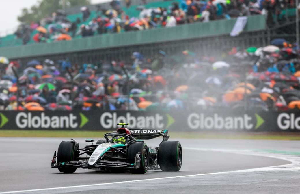 Hamilton celebra fin de sequía y destaca a Mercedes: “Lucho por esto desde 2021”