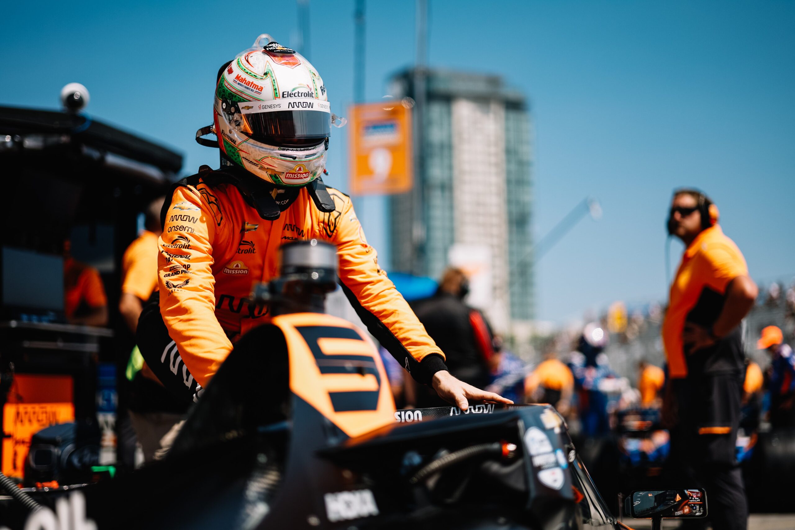 O’Ward agradece aeroscreen, mas crítica falta de amarela após forte acidente em Toronto